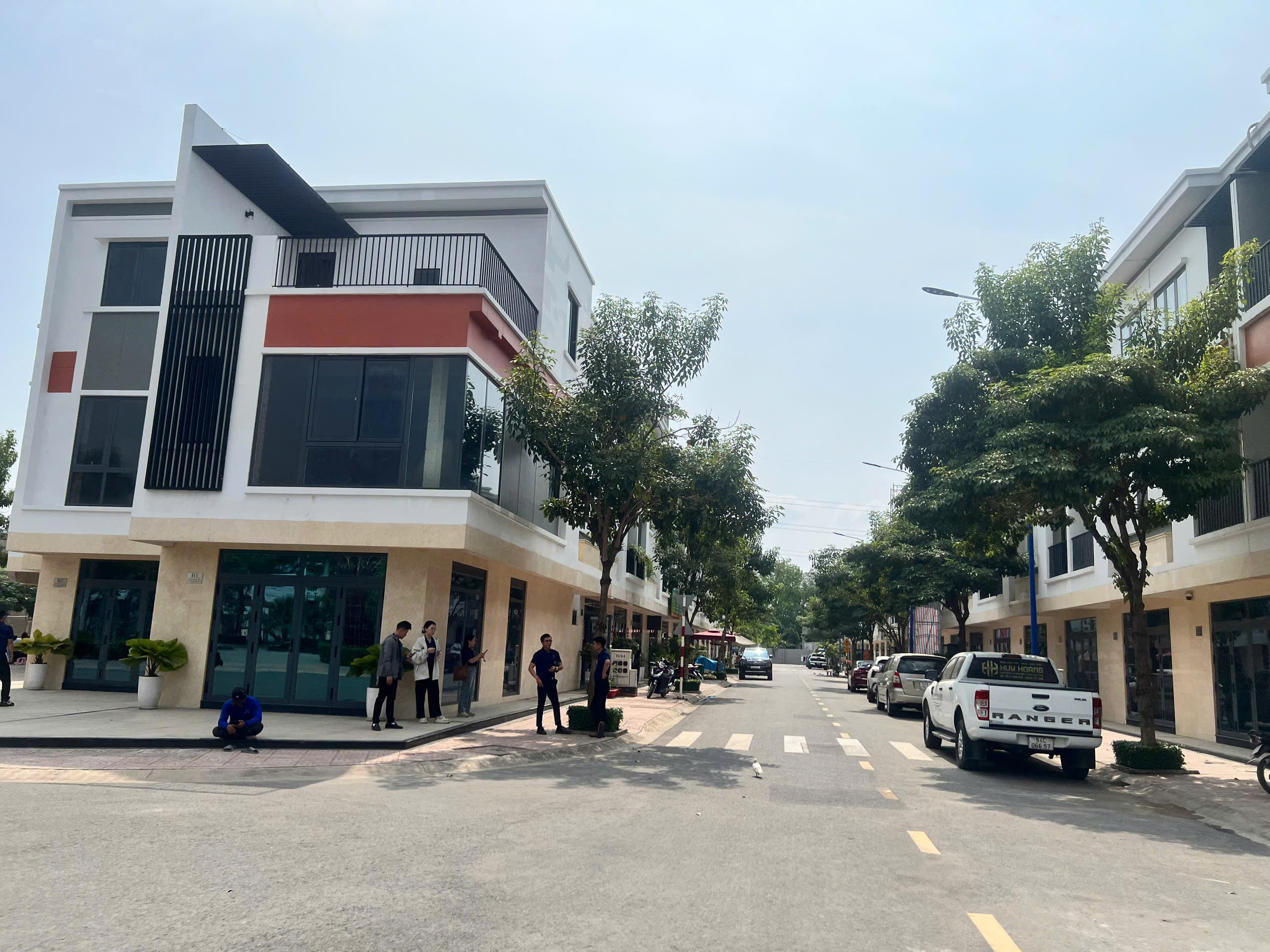 NHÀ PHỐ SỔ SẴN COMPOUND CAO CẤP TP.HCM - 15 phút tới AEON MALL: 3,2 TỶ. Vũ 0933910039