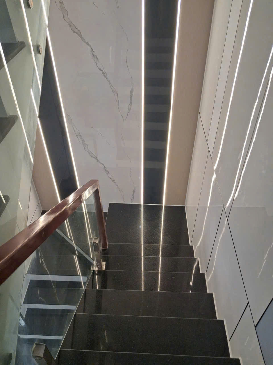 Bán nhà hẻm oto Lê Văn Quới, Bình Trị Đông A dt 60m2 3 lầu ,6pn,6wc giá 7,9 tỷ 6