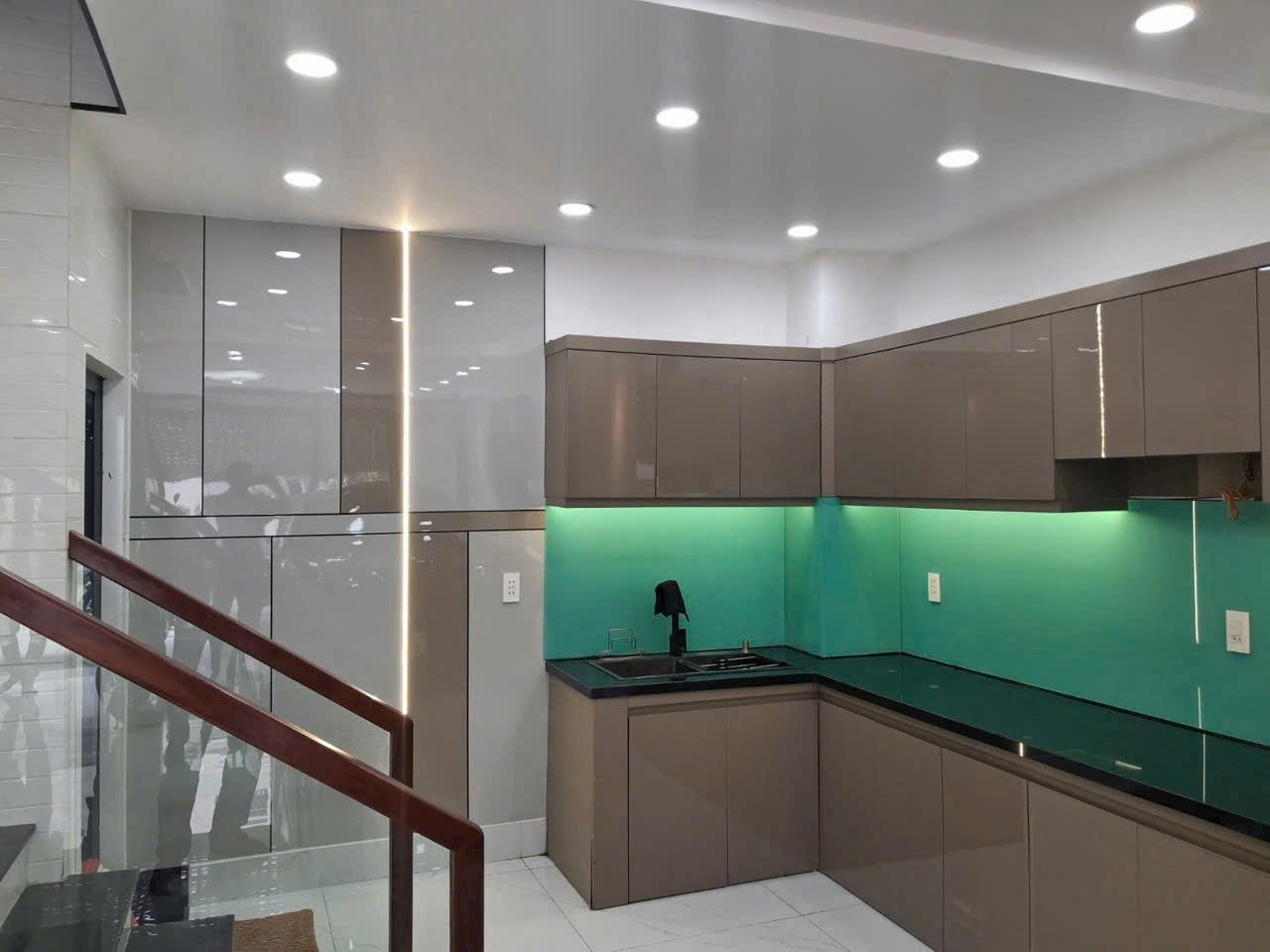 Bán nhà hẻm oto Lê Văn Quới, Bình Trị Đông A dt 60m2 3 lầu ,6pn,6wc giá 7,9 tỷ 8