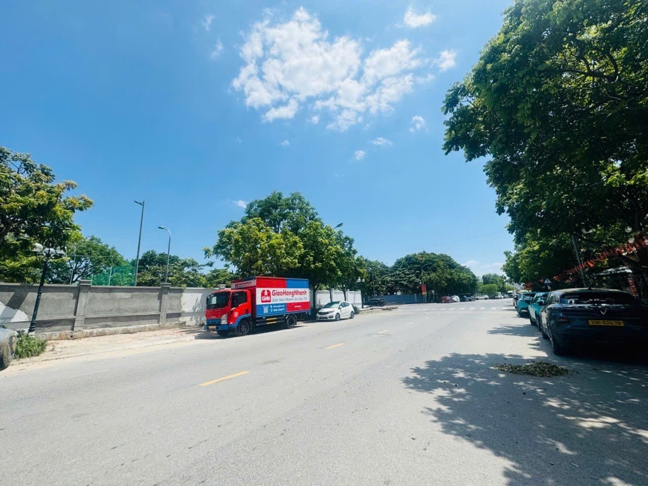 50m2 NHÀ ĐẸP THẠCH BÀN – FULL NỘI THẤT – THANG MÁY – GARA Ô TÔ – Ở NGAY