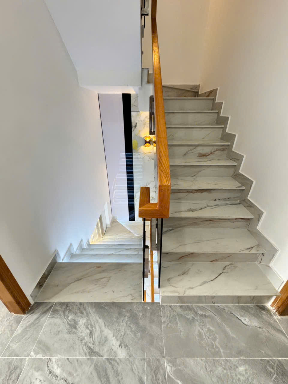 Bán nhà hẻm đường 18B, Bình Hưng Hòa A dt 72m2 , 4 lầu , 5pn, 5wc giá 6,95 tỷ 9