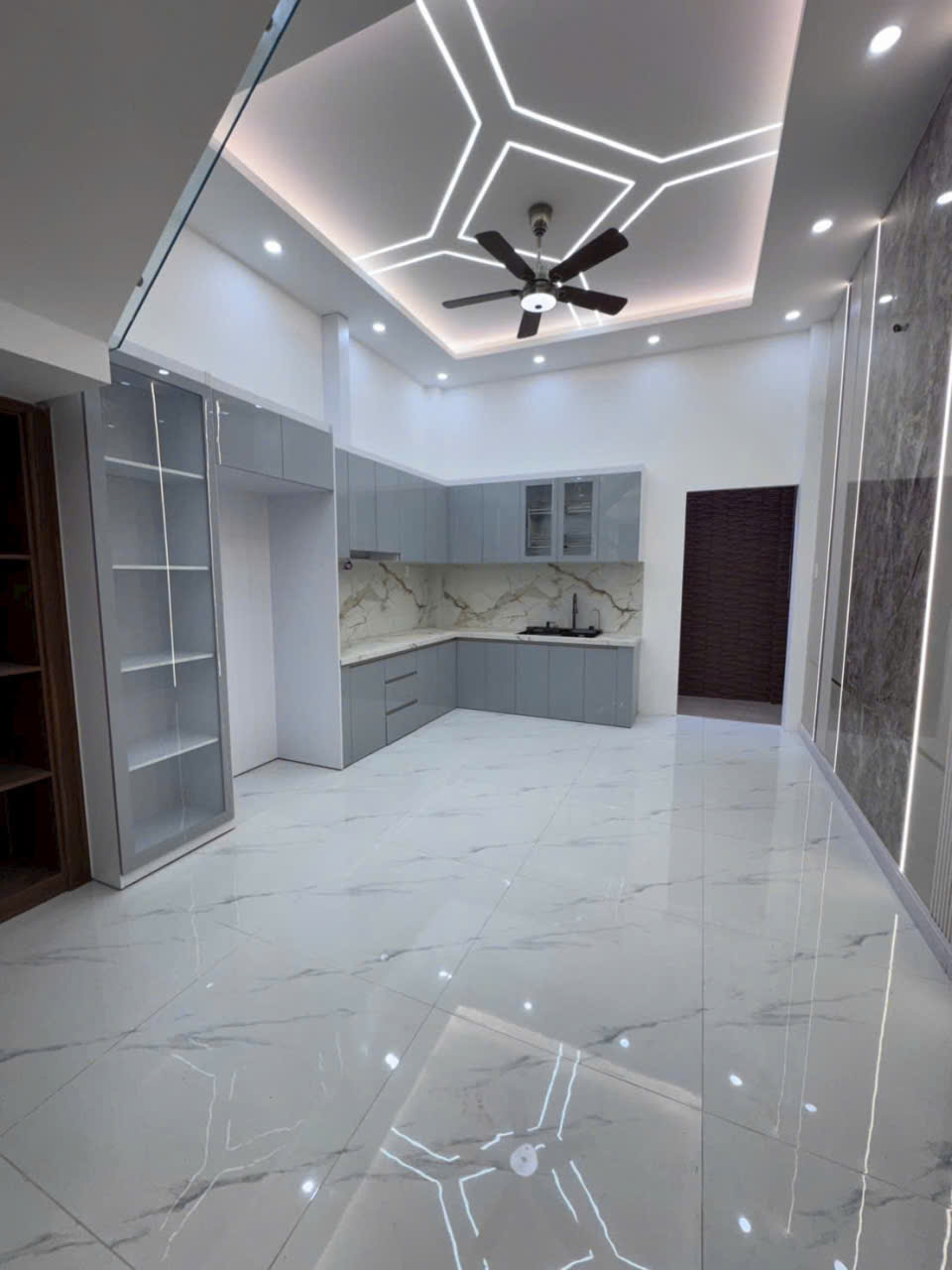 Bán nhà hẻm ngay chợ Liên Khu 5-6, Bình Hưng Hòa B dt 58m2 , 2 lầu, 4pn,4wc giá 5,9 tỷ 5