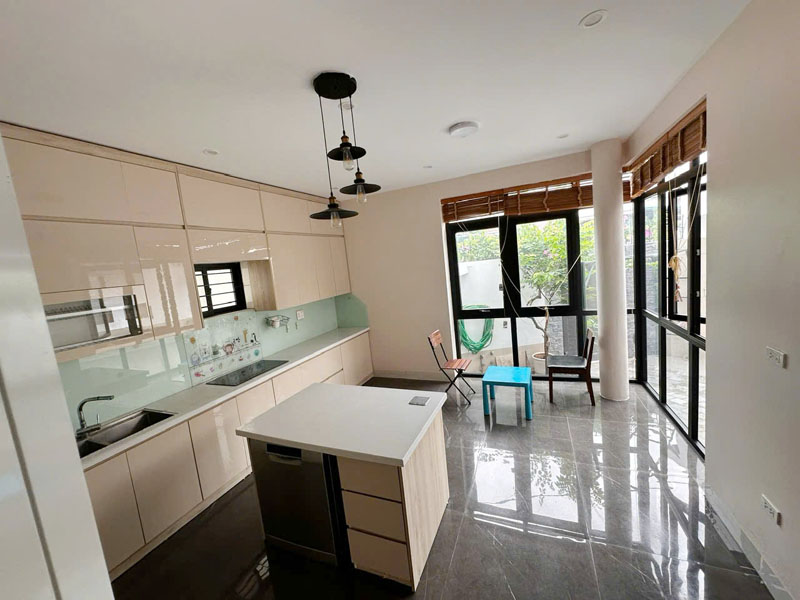 Bán căn góc 137,5m2 nhà 3 tầng lô góc ngõ 999 Bát Khối. Nhà kiến trúc sư siêu đẹp, siêu chắc chắn