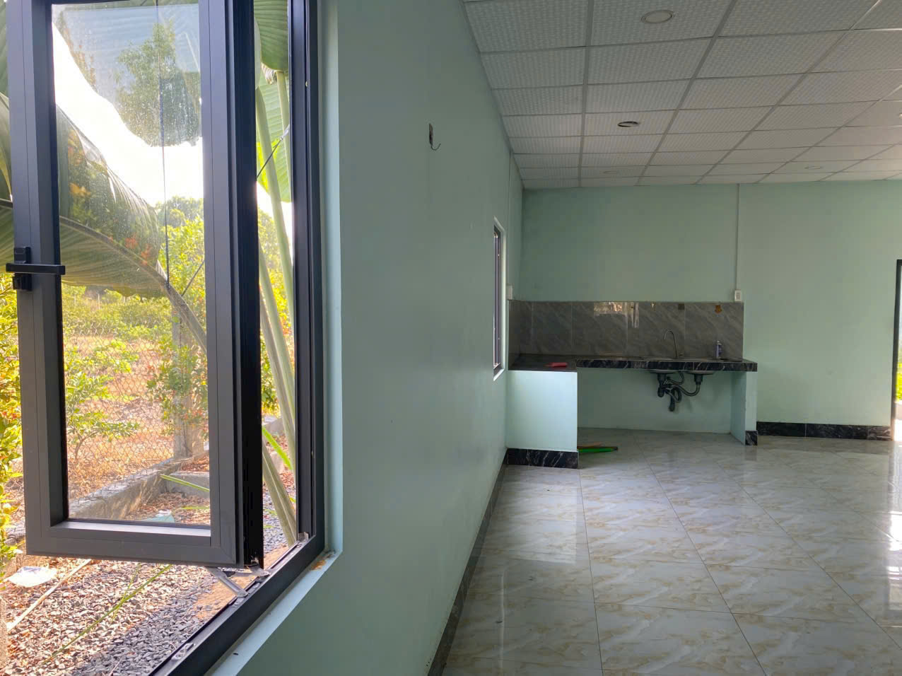 Bán nhà mái thái sân vườn xã Lương Bình, dt 500m2 full thổ , đường oto beton giá 4,5 tỷ 10