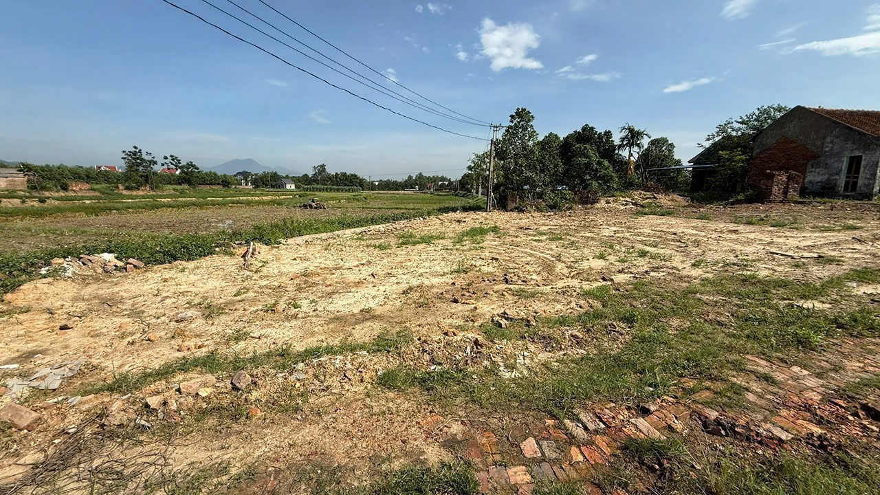 CHỈ 1,8 TỶ DT LÊN TỚI 500 M CÓ 120 M ĐẤT THỔ CƯ CÒN LẠI LÀ ĐẤT VƯỜNGIÁ CÒN CHƯA ĐẾN 2 TỶ - TẠI 2