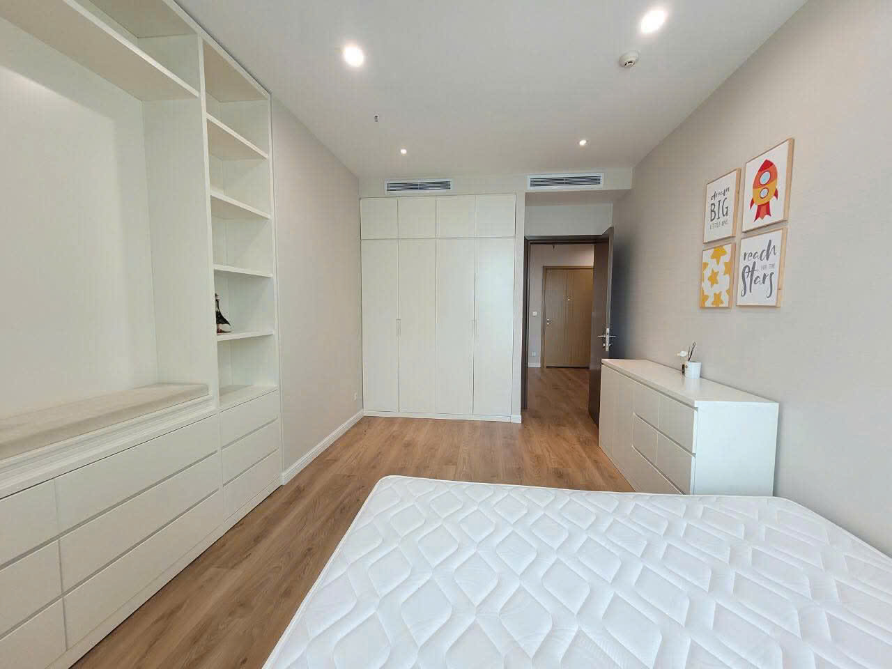Cần bán Căn hộ chung cư Phường Thủ Thiêm, Quận 2, Diện tích 200m², Giá 40 Tỷ 3