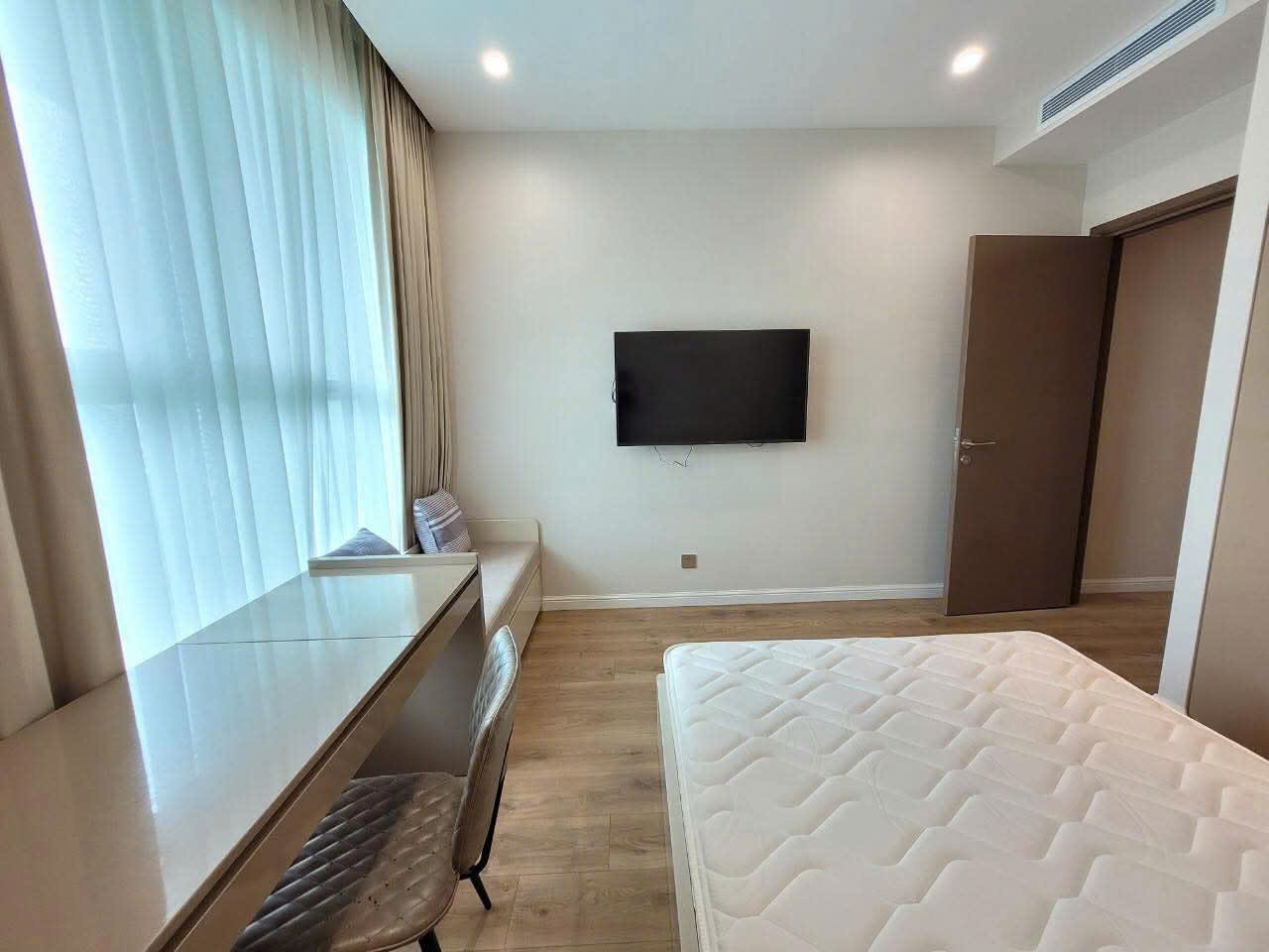 Cần bán Căn hộ chung cư Phường Thủ Thiêm, Quận 2, Diện tích 200m², Giá 40 Tỷ 7