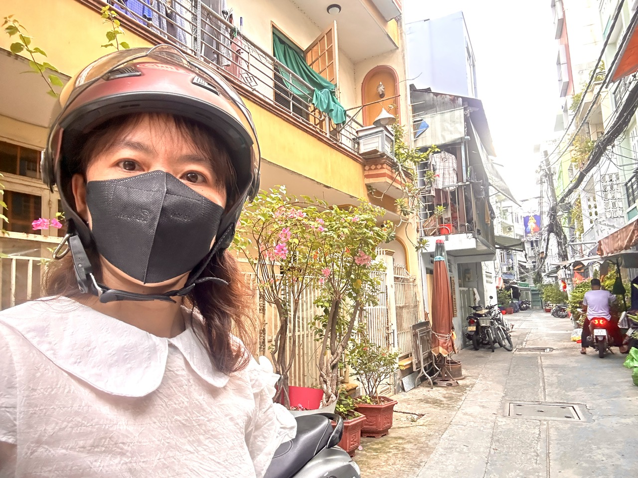 BÁN NHÀ Đ.TÔN THẤT THUYẾT- XE HƠI ĐẬU CỬA- CHỈ NHỈNH 5 ĐỒNG- GIAO THƯƠNG BẾN VÂN ĐỒN VỚI NGUYỄN 5
