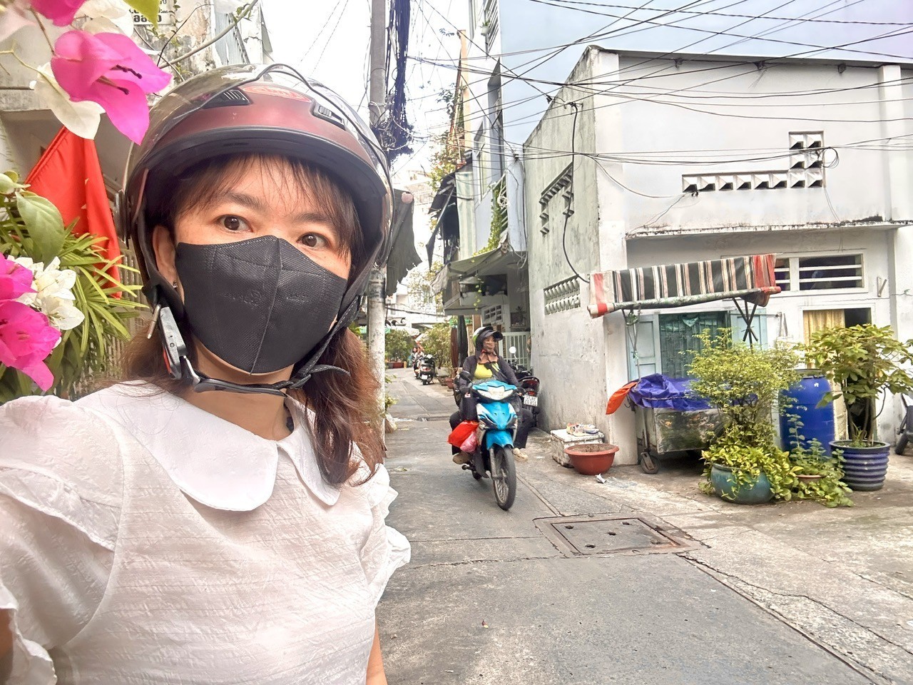 BÁN NHÀ Đ.TÔN THẤT THUYẾT- XE HƠI ĐẬU CỬA- CHỈ NHỈNH 5 ĐỒNG- GIAO THƯƠNG BẾN VÂN ĐỒN VỚI NGUYỄN