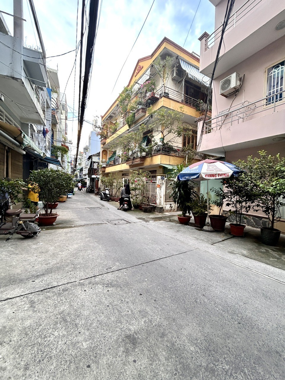 BÁN NHÀ Đ.TÔN THẤT THUYẾT- XE HƠI ĐẬU CỬA- CHỈ NHỈNH 5 ĐỒNG- GIAO THƯƠNG BẾN VÂN ĐỒN VỚI NGUYỄN 2