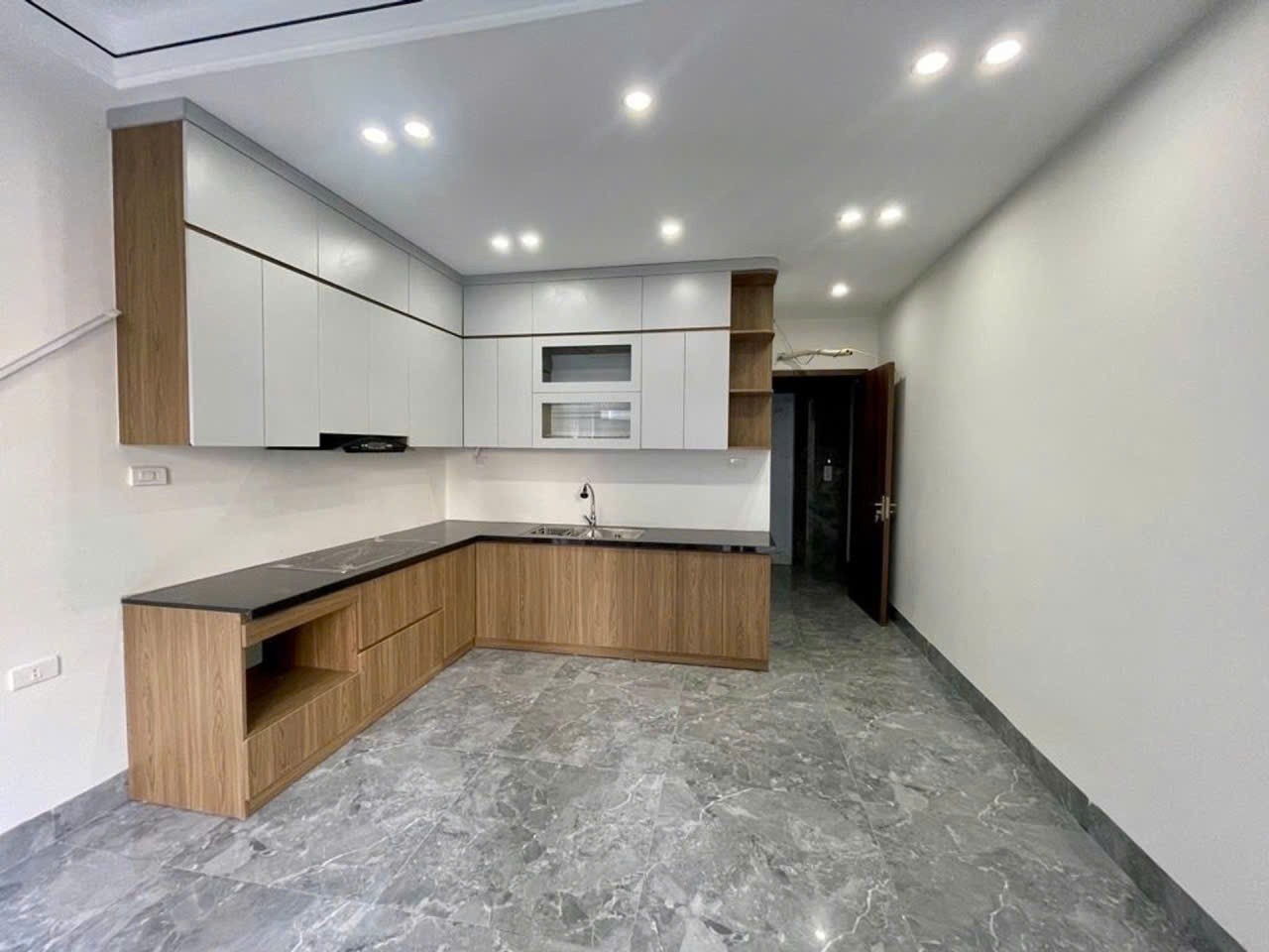 CHỦ GIẢM CHÀO 300 TRIỆU .. SIÊU PHẨM PHÚC LỢI43M² • 6 TẦNG • GARA Ô TÔ , THANG MÁY • 2