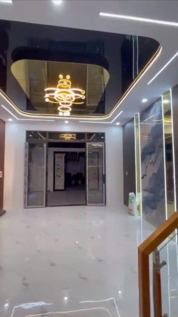 Bán nhà mới xây gần KCN Cầu Tràm,Long Trạch, Cần Đước dt 100m2, 2 lầu,4pn,5wc giá 2,7 tỷ 2