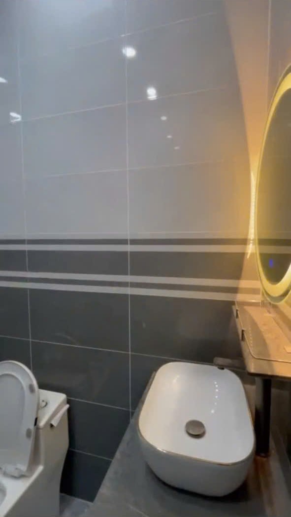 Bán nhà mới xây gần KCN Cầu Tràm,Long Trạch, Cần Đước dt 100m2, 2 lầu,4pn,5wc giá 2,7 tỷ 3