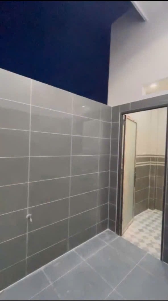 Bán nhà mới xây gần KCN Cầu Tràm,Long Trạch, Cần Đước dt 100m2, 2 lầu,4pn,5wc giá 2,7 tỷ 5