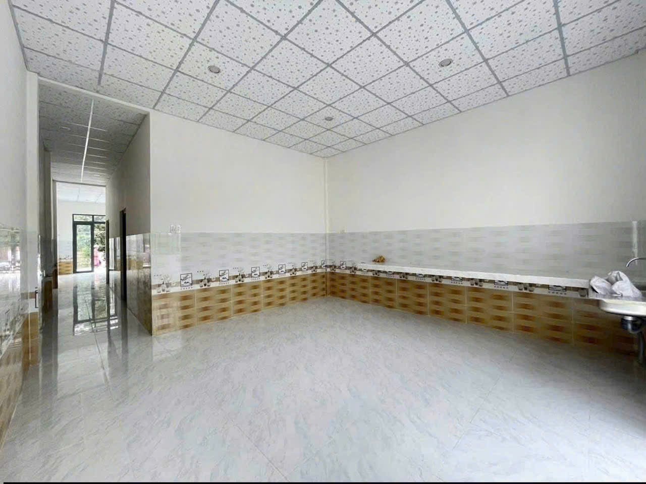 Bán 2 nhà hẻm mới xây ấp 7, Nhựt Chánh dt 117m2 full thổ, 2pn,1wc giá 1,3 tỷ/căn 3