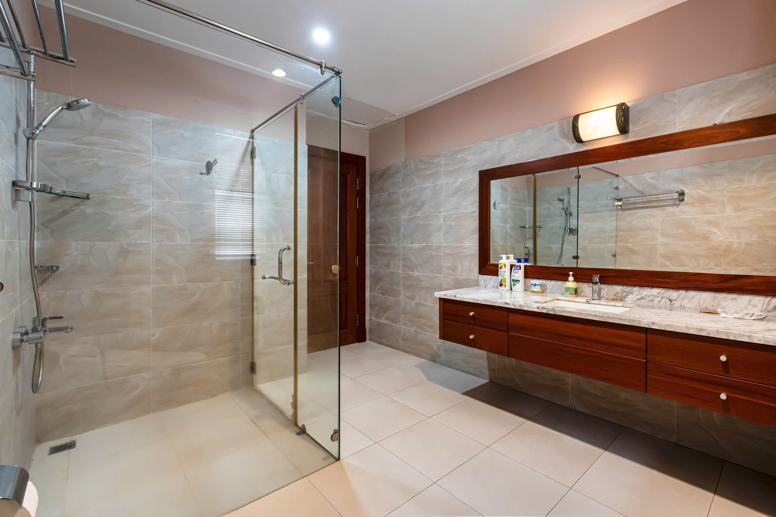 Cho thuê Biệt thự Phường Cát Lái, Quận 2, Diện tích 300m², Giá Thương lượng 18