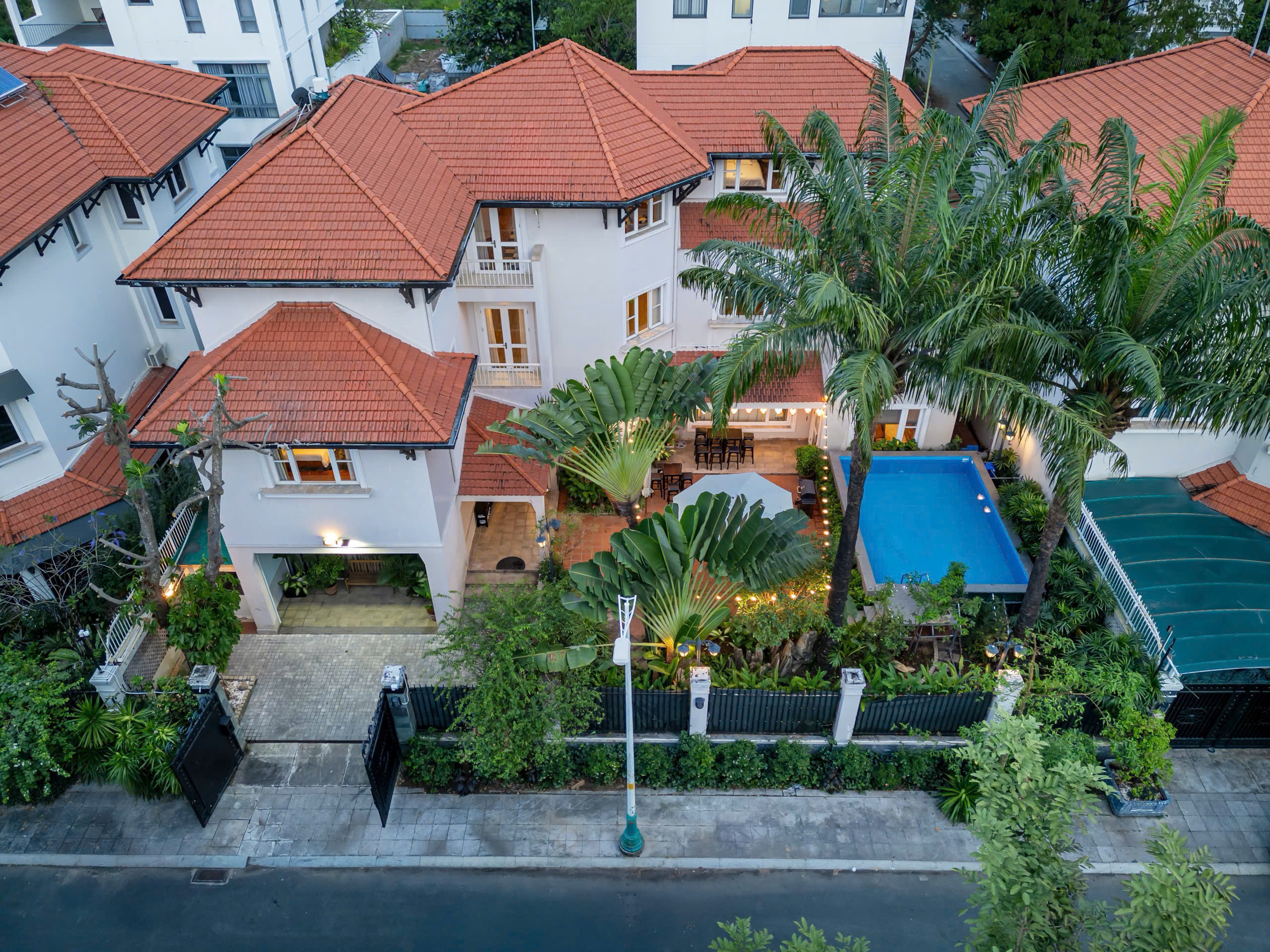 Cho thuê Biệt thự Phường Cát Lái, Quận 2, Diện tích 300m², Giá Thương lượng 39