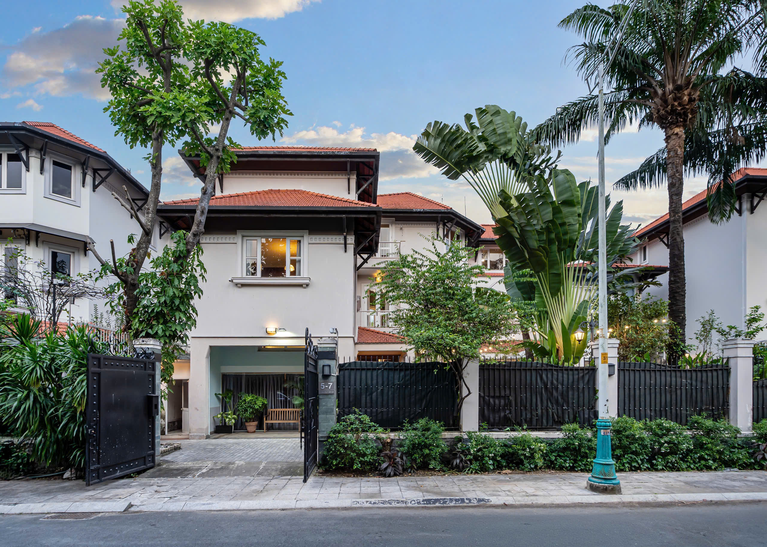 Cho thuê Biệt thự Phường Cát Lái, Quận 2, Diện tích 300m², Giá Thương lượng 40