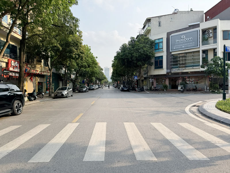 Cần bán căn góc nhà mặt phố Phạm Khắc Quảng: 59m2, từ tầng 2 lên 74m2, 3 mặt xung quanh là vườn hoa 4