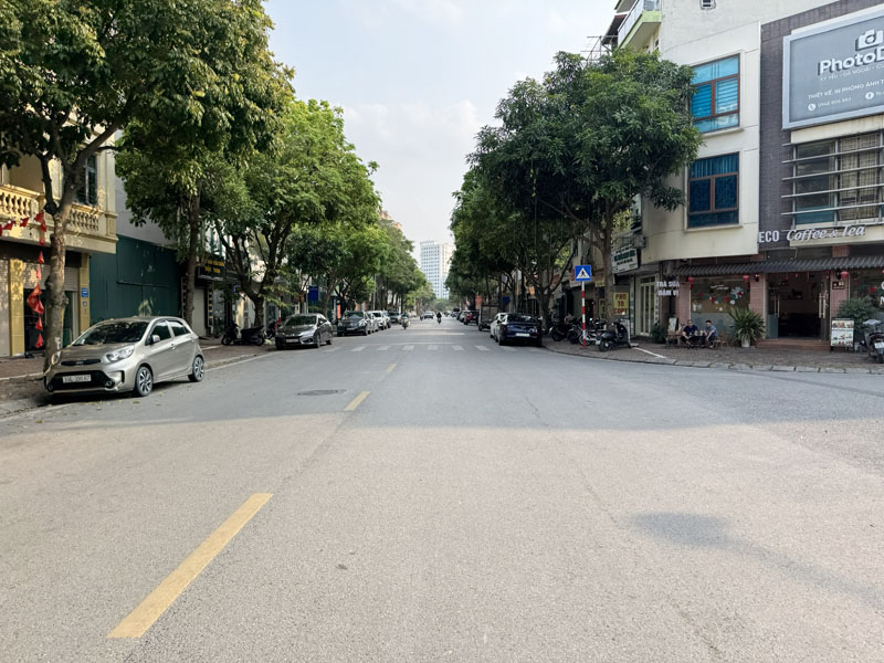 Cần bán căn góc nhà mặt phố Phạm Khắc Quảng: 59m2, từ tầng 2 lên 74m2, 3 mặt xung quanh là vườn hoa 5