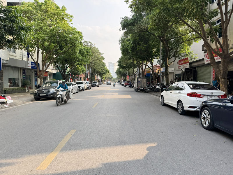 Cần bán căn góc nhà mặt phố Phạm Khắc Quảng: 59m2, từ tầng 2 lên 74m2, 3 mặt xung quanh là vườn hoa 6