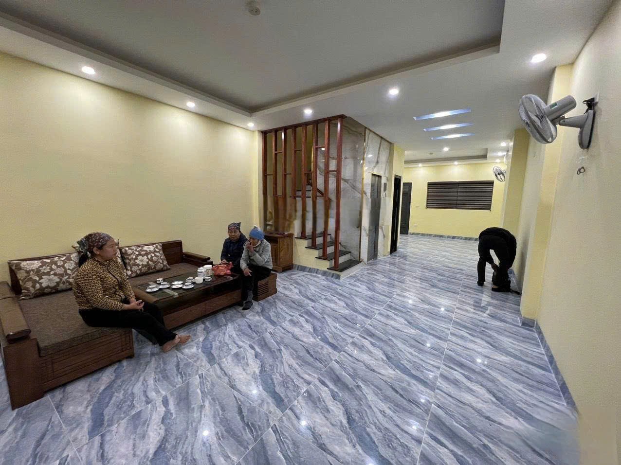CHO THUÊ NGUYÊN CĂN HỒNG MAI, Ô TÔ ĐỖ CỬA, THANG MÁY, LÀM VĂN PHÒNG 62M 4T, 18TR 0965549363