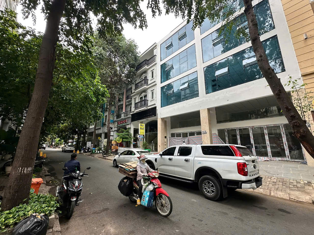 Cho thuê Văn phòng Phường Phú Mỹ, Quận 7, Diện tích 222m², Giá Thương lượng 2