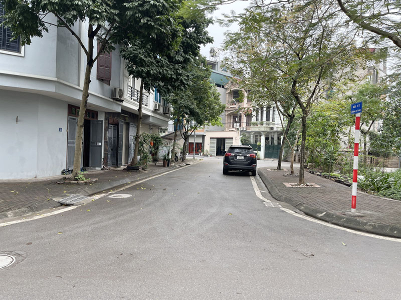 Cần bán đất TĐC X6 Thạch Bàn Long Biên: 100m2, mặt tiền 6,67m, view vườn hoa 2