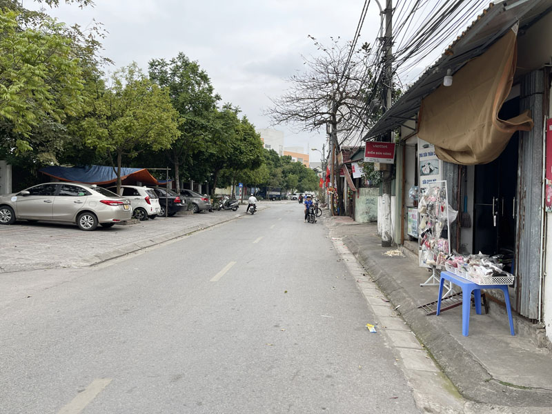 Bán đất mặt phố Ngọc Trì: 119m2, mặt tiền 6m, đường 12m, đỗ xe ngày đêm, sát chợ Đồng Dinh, hồ Ben