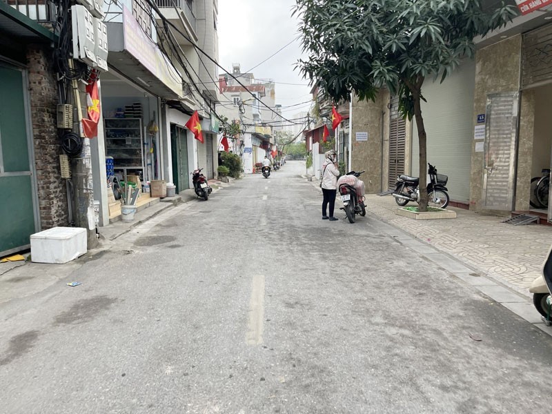 Bán đất mặt phố Ngọc Trì: 119m2, mặt tiền 6m, đường 12m, đỗ xe ngày đêm, sát chợ Đồng Dinh, hồ Ben 2