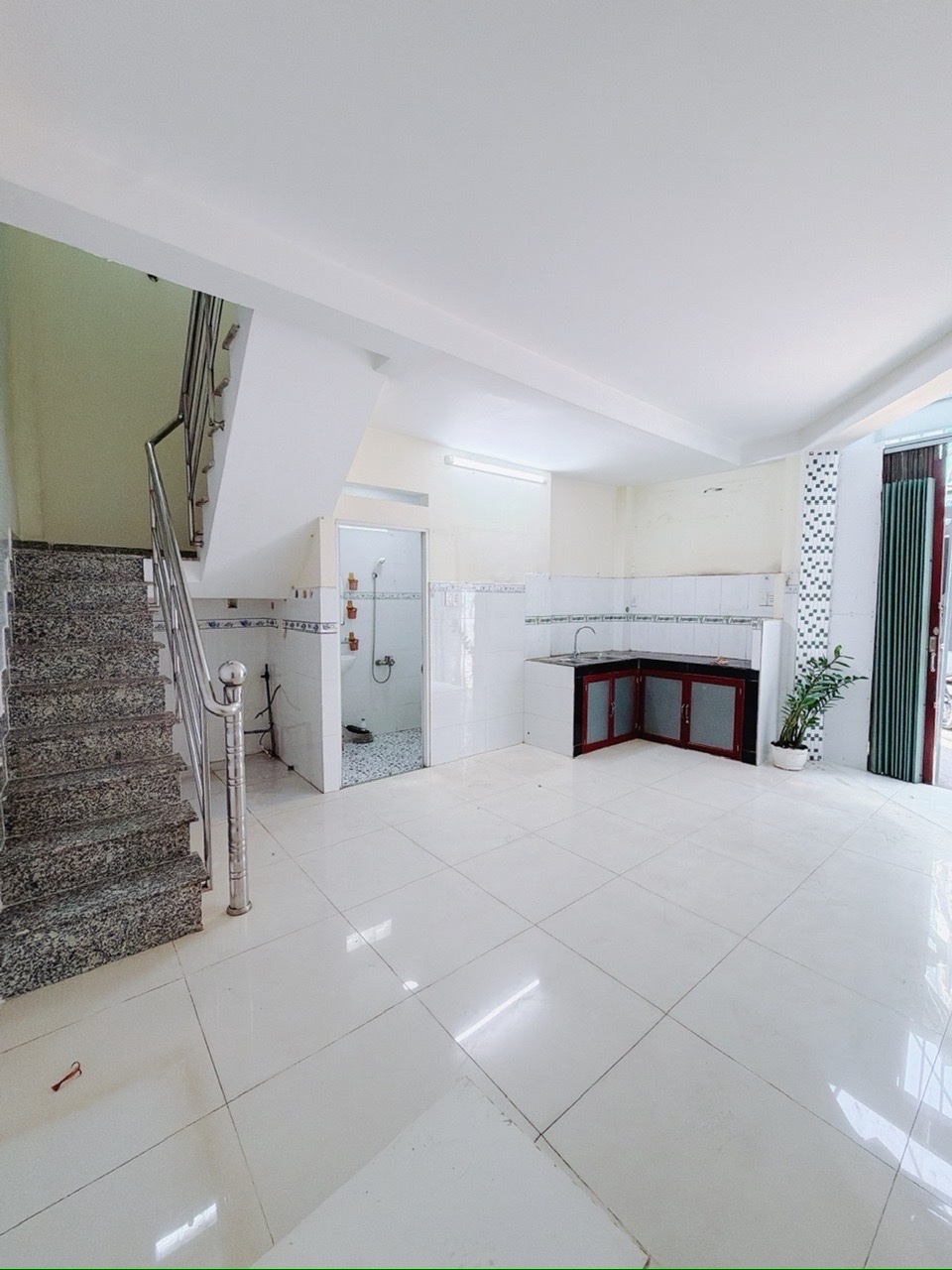 SIÊU PHẨM NHÀ ĐẸP 5 TẦNG VÀO Ở NGAY- NGANG NỞ HẬU 5.3M- Đ.ĐOÀN VĂN BƠ- CHỈ NHỈNH 4 ĐỒNG- LƯU THÔNG 5