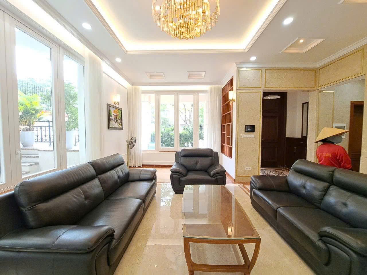 Cho thuê Biệt thự Quận 2, Hồ Chí Minh, Diện tích 300m², Giá 200 Triệu/tháng