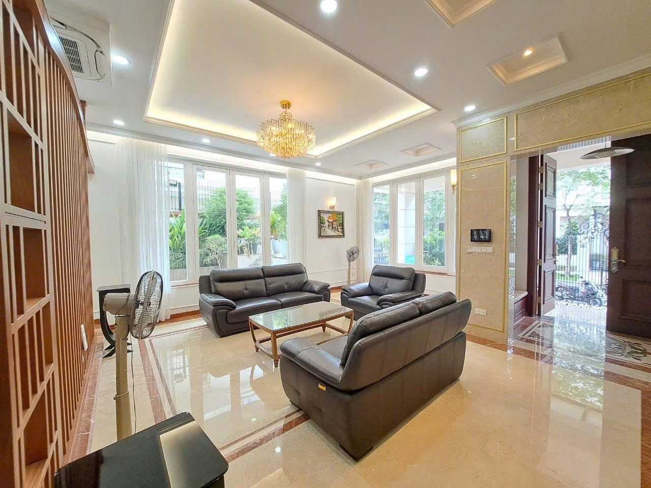 Cho thuê Biệt thự Quận 2, Hồ Chí Minh, Diện tích 300m², Giá 200 Triệu/tháng 2