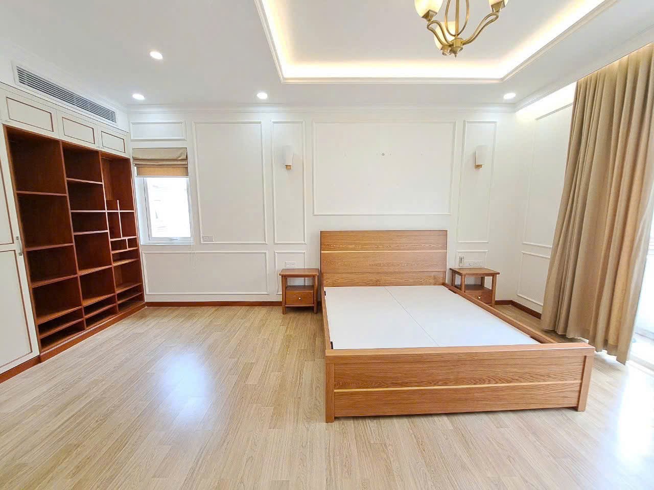 Cho thuê Biệt thự Quận 2, Hồ Chí Minh, Diện tích 300m², Giá 200 Triệu/tháng 12