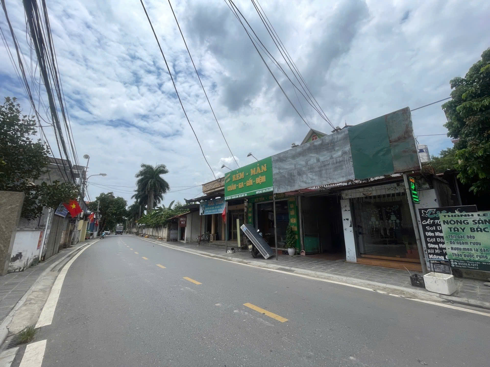 Cần bán 155m thôn Phú Hữu ,thế đất vuông vắn, giá 5,x tỷ, sẵn sổ giao dịch