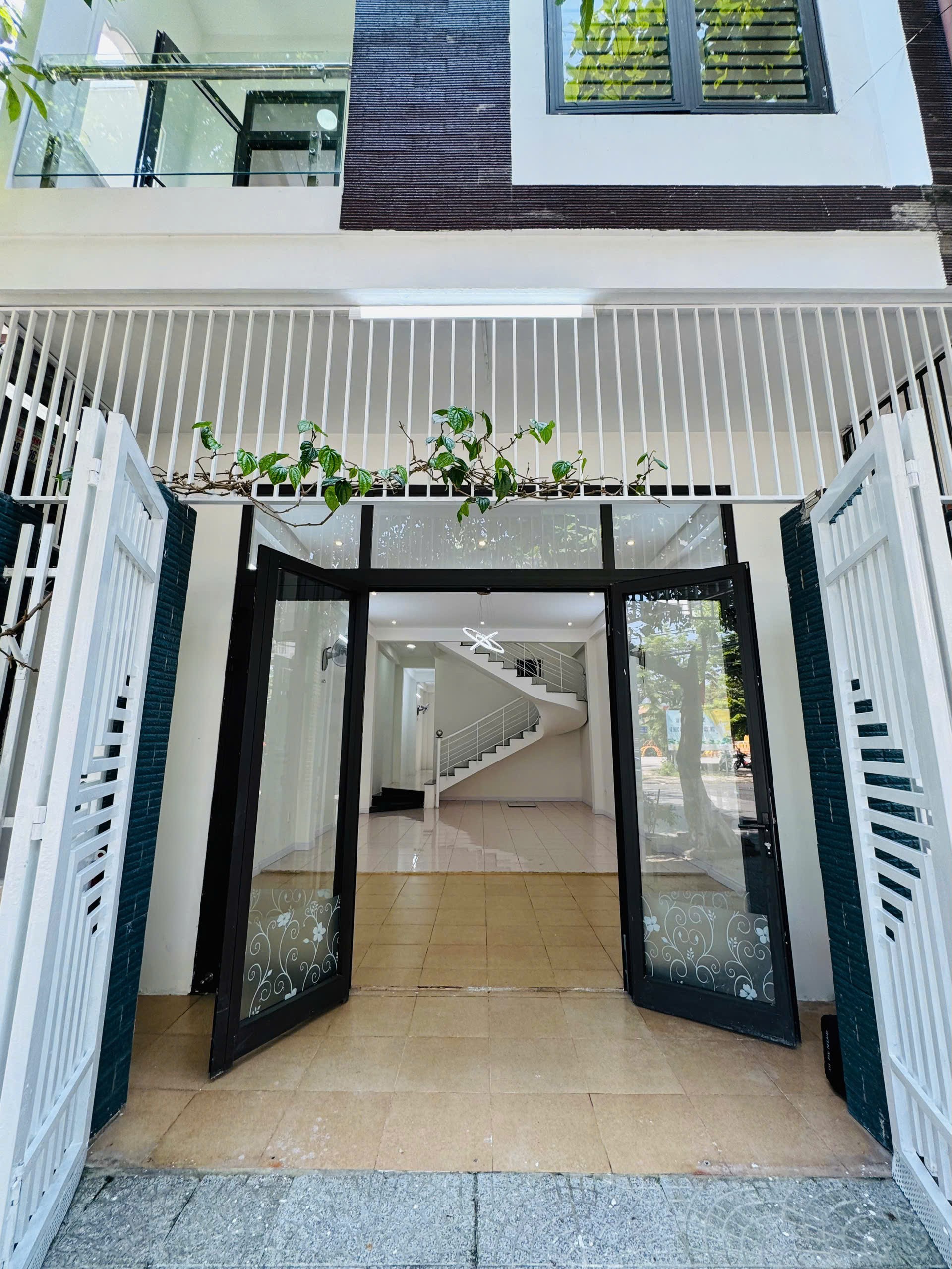 NHÀ ĐẸP 3 TẦNG - LÝ ĐẠO THÀNH – SƠN TRÀ, 100M2 -11,X TỶ 2