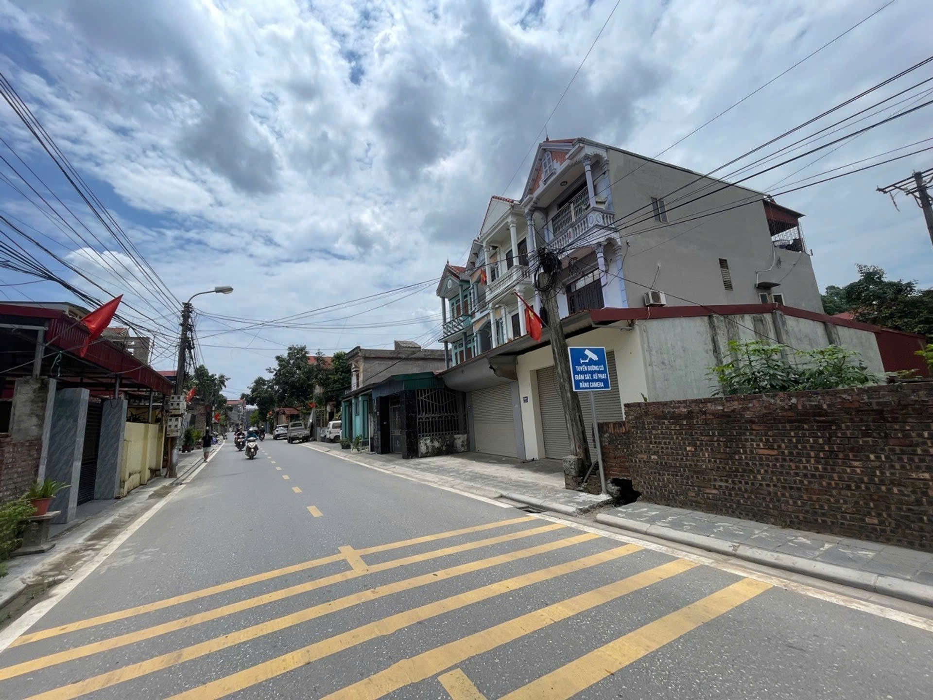 Cần bán 101m thổ cư thô Phú Hữu, đất vuông vắn, giá 5,x tỷ, sổ cất két sẵn giao dịch 2