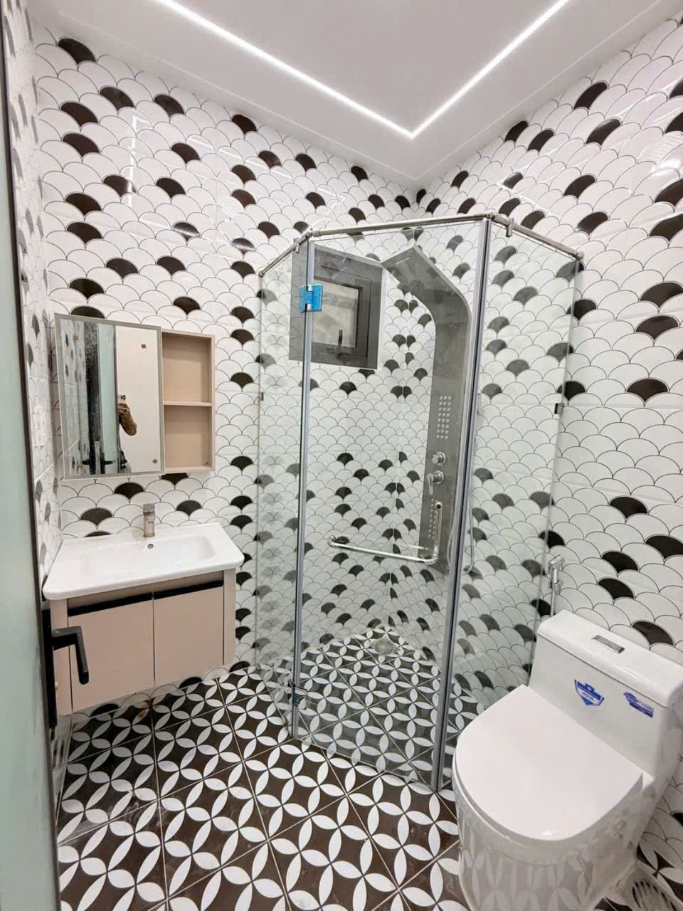 Bán nhà hẻm đường số 5 , Bình Hưng Hòa dt 48m2, 3 lầu ,4pn, 5wc giá 7,6 tỷ 8
