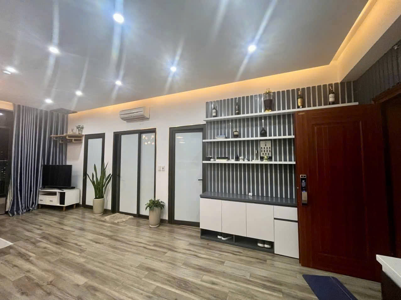 Căn hộ 80m² tầng 12 view hồ cực phẩm - chỉ việc xách vali vào ở 2
