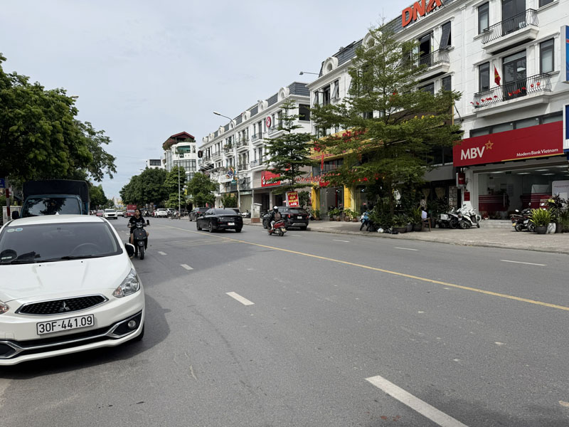 Bán Shophouse Sông Hồng Mặt Đường Thành Trung Gia Lâm - 90m2 Mặt Tiền 6m Đường 30m