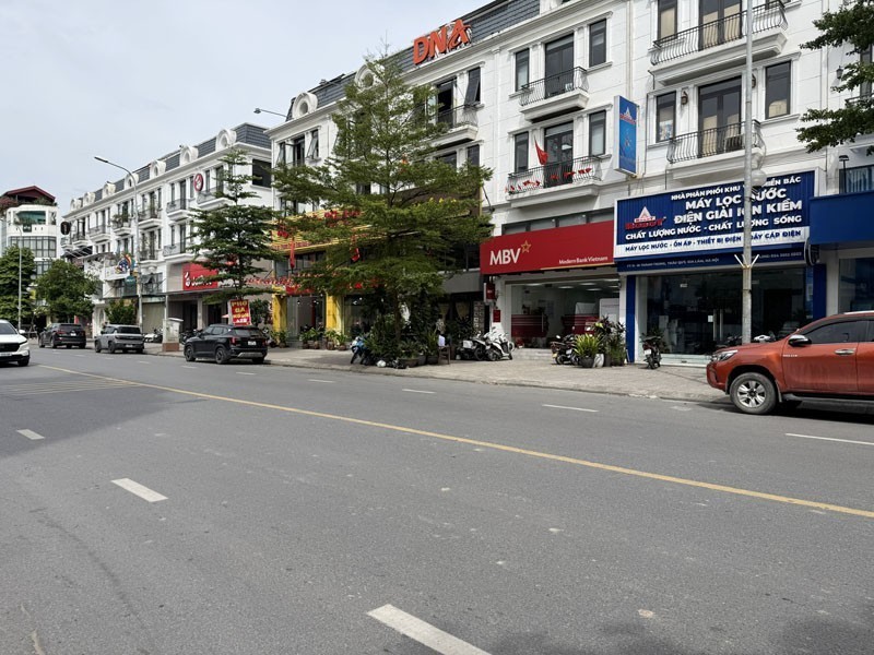 Bán Shophouse Sông Hồng Mặt Đường Thành Trung Gia Lâm - 90m2 Mặt Tiền 6m Đường 30m 2