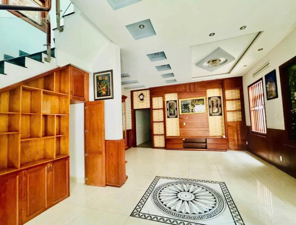 Cần bán Biệt thự Phường Phước Long B, Quận 9, Diện tích 200m², Giá 21 Tỷ 8