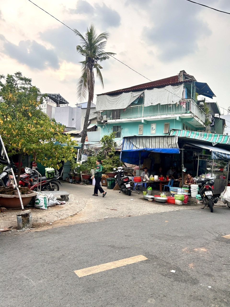 BÁN ĐẤT TẶNG NHÀ DT 114M2- NGANG 7M DÀI 15M- MẶT TIỀN THỤC- XE HƠI ĐẬU CỬA- Đ.TÔN THẤT THUYẾT- LƯU 3