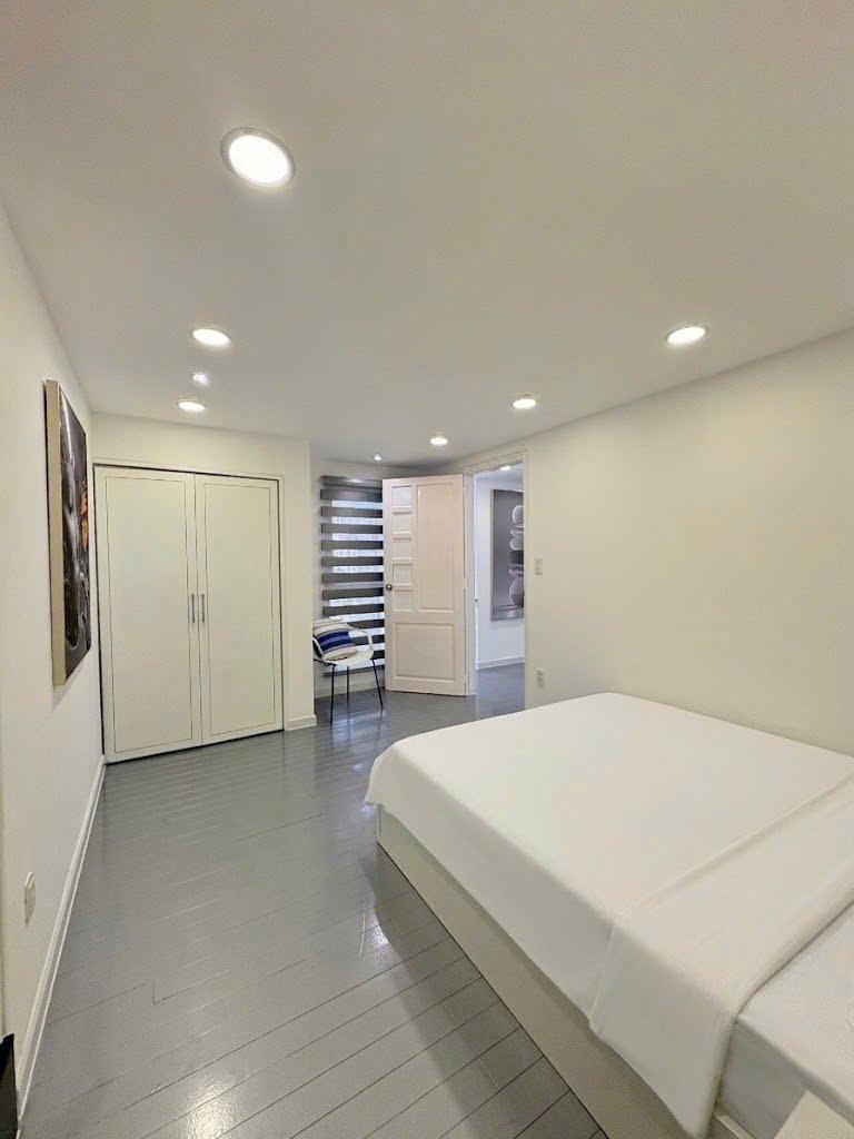 Cho thuê Biệt thự Quận 7, Hồ Chí Minh, Diện tích 300m², Giá Thương lượng 19