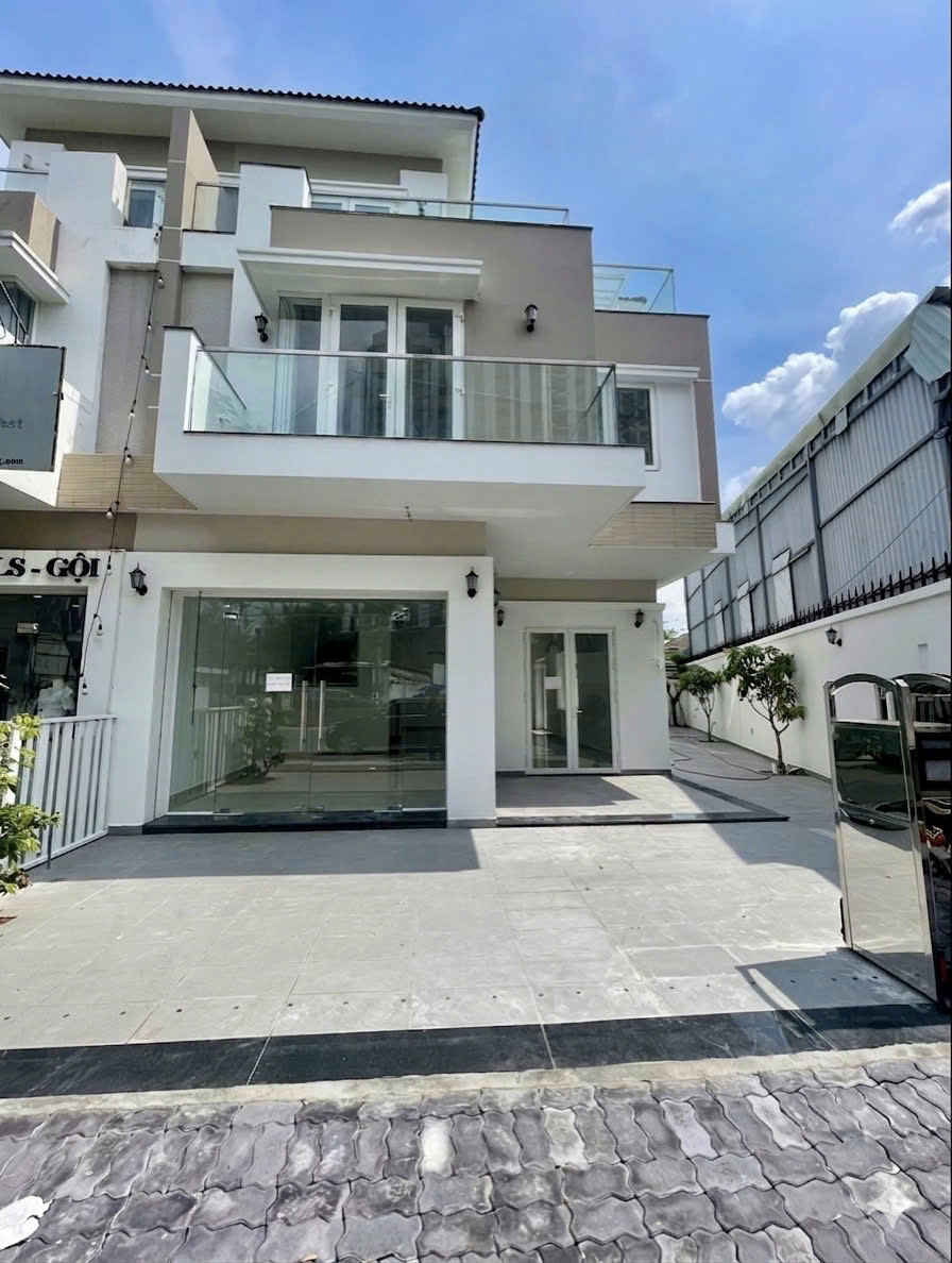 Cho thuê Nhà mặt tiền Quận 9, Hồ Chí Minh, Diện tích 231m², Giá 46 Triệu/tháng