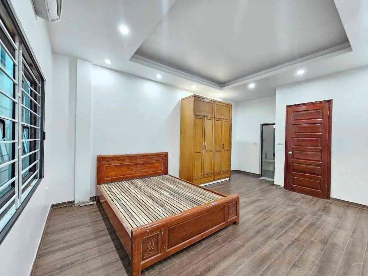7 TỶ CÓ NGAY NHÀ 5 TẦNG, Ô TÔ ĐỖ CỔNG, GẦN HỒ ĐIỀU HÒA TRUNG TÂM THẠCH BÀN - CỔ LINH 3