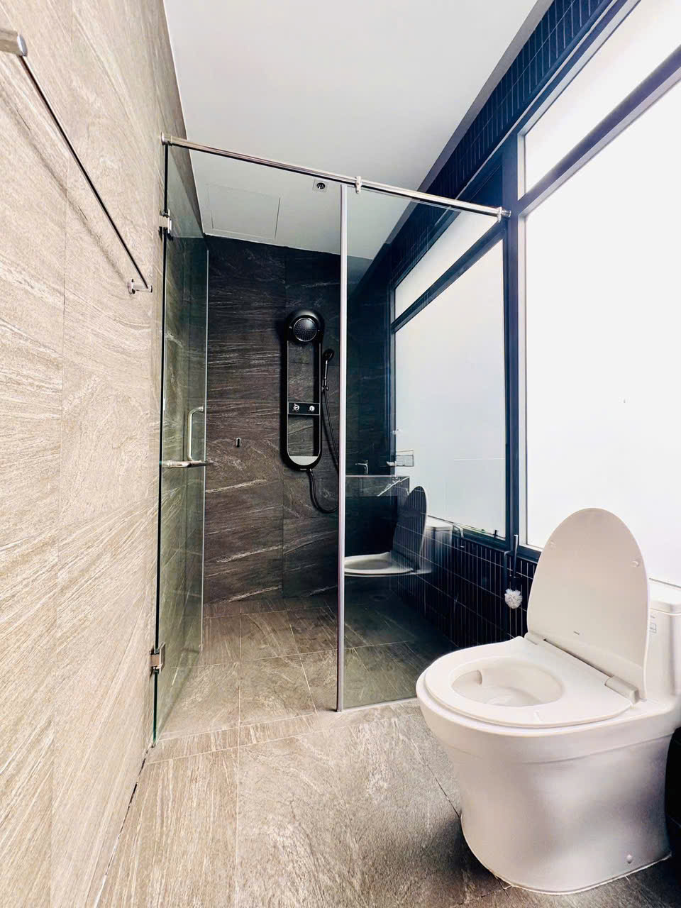 Cần bán Nhà mặt tiền Phường Phú Hữu, Quận 9, Diện tích 102m², Giá 18.5 Tỷ 9