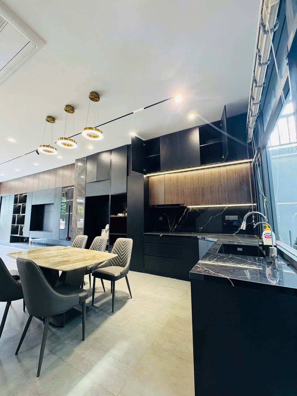 Cần bán Nhà mặt tiền Phường Phú Hữu, Quận 9, Diện tích 102m², Giá 18.5 Tỷ 7