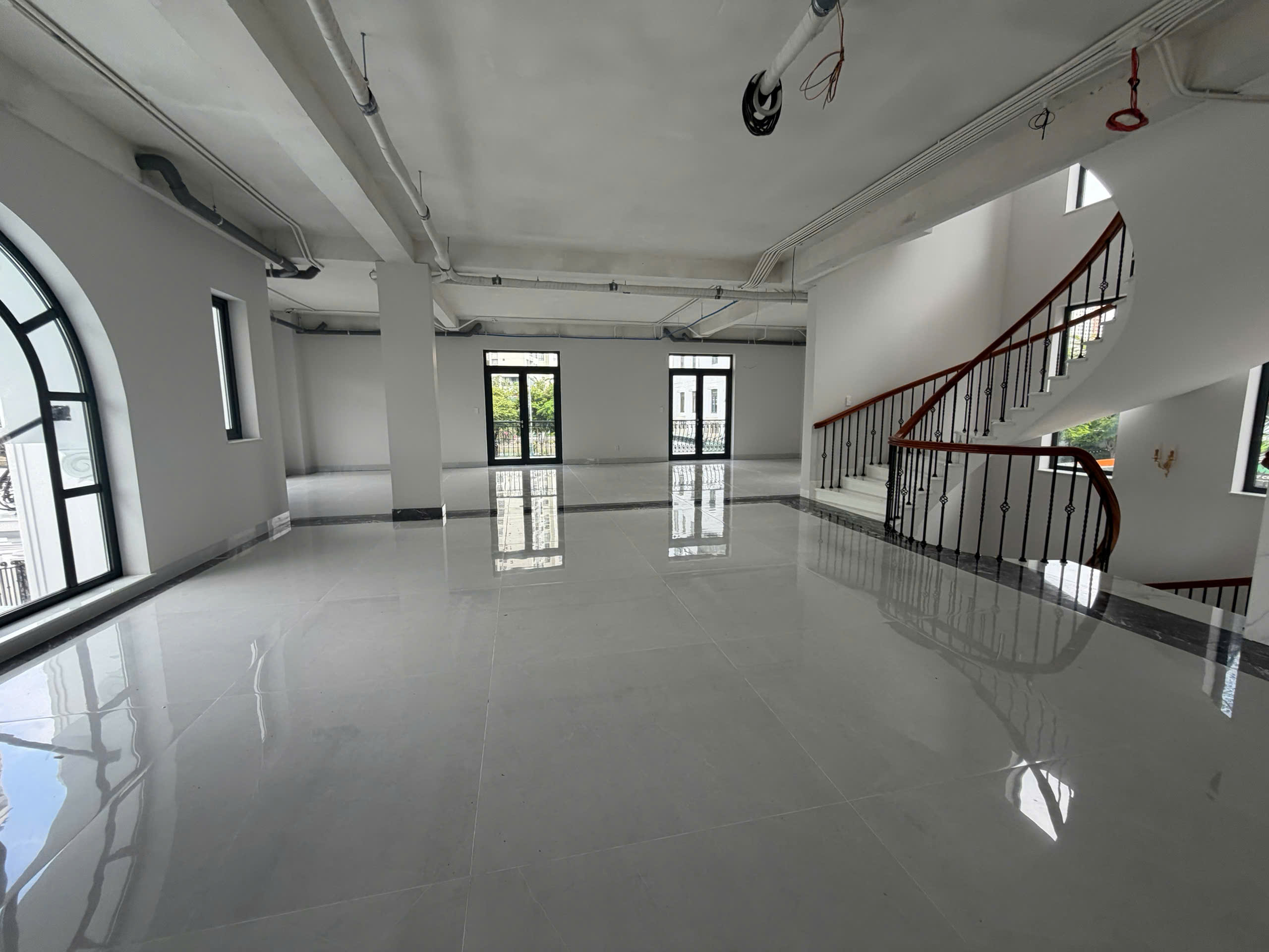 Cho thuê Biệt thự Quận 2, Hồ Chí Minh, Diện tích 1000m², Giá 300 Triệu/tháng