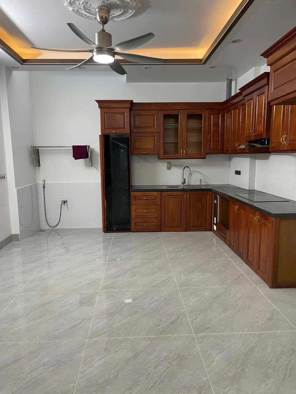 Bán căn nhà 3 tầng ngõ phố Bình Lộc, ph Tân Bình, TP HD, 80m2, 3 ngủ, sân cổng, chỉ 3.6x tỷ 4